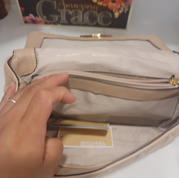 Michael Kors Sloan Bag - Picture 7 of 11